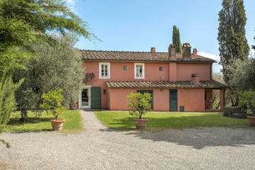 Vacation Rental for 6 Guests in Lucca, Lucca Province, Picture 4