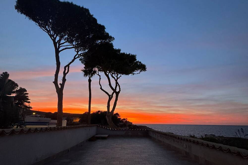 Panoramic villa surrounded by greenery with private access to the sea in Erice, Trapani Province