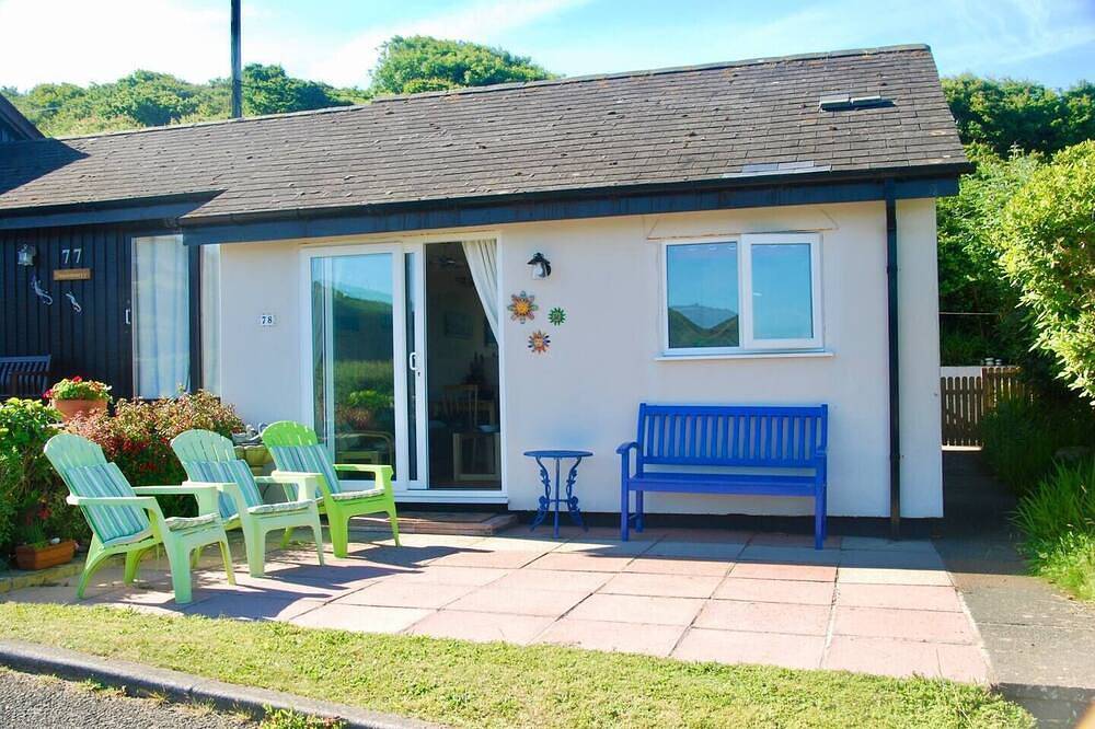 Beach Front Family Cottage. Stunning location Quiet, Close to Devon attractions. in Wembury, Devon