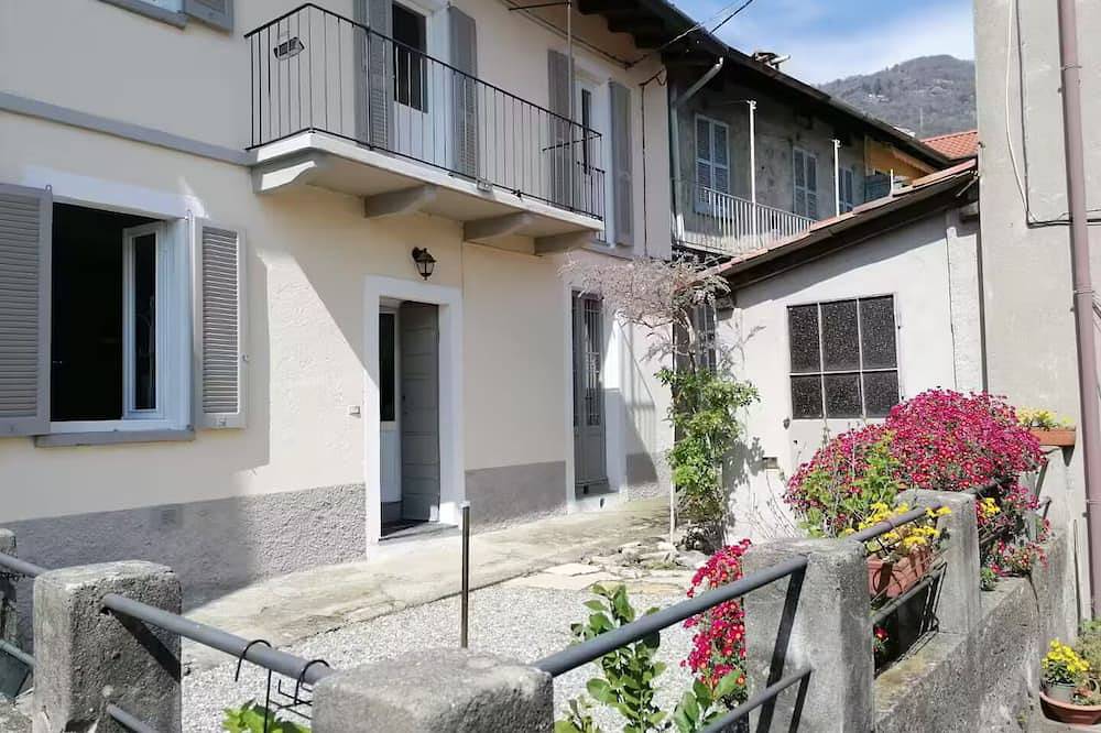 Traditional Piazza Home/Balcony/ Private Garden in Cernobbio, Comer See