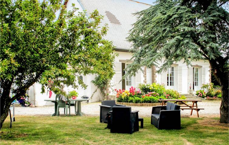 Location de vacances pour 10 personnes, avec jardin et terrasse à Surville - 2