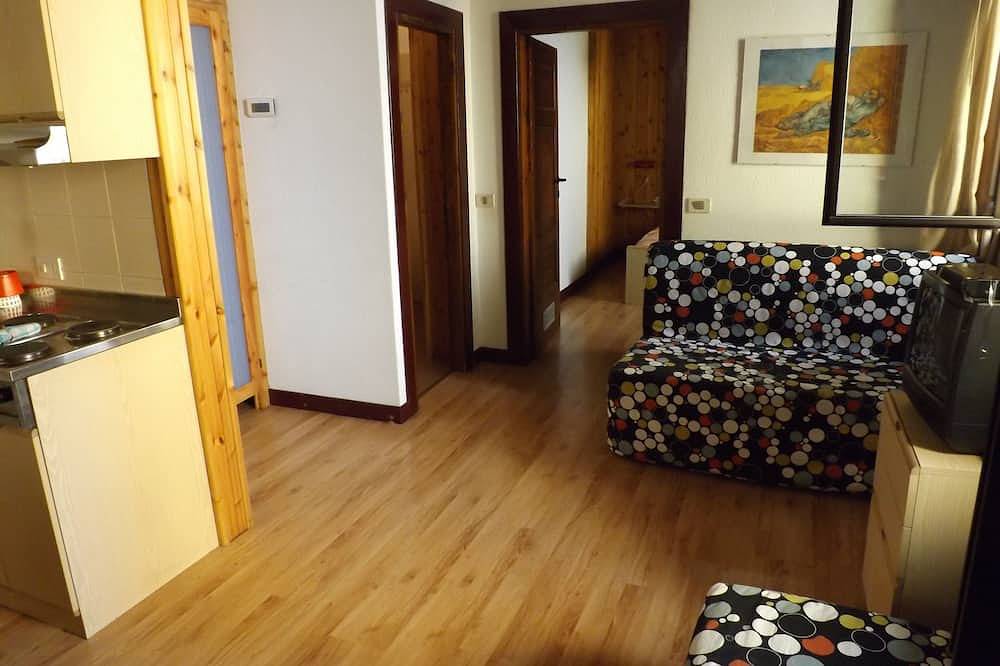 Appartamento intero, Comodo Bilocale. Centro Temu ; (Ponte di Legno) piste a 200m in Temù (Borgo), Temù
