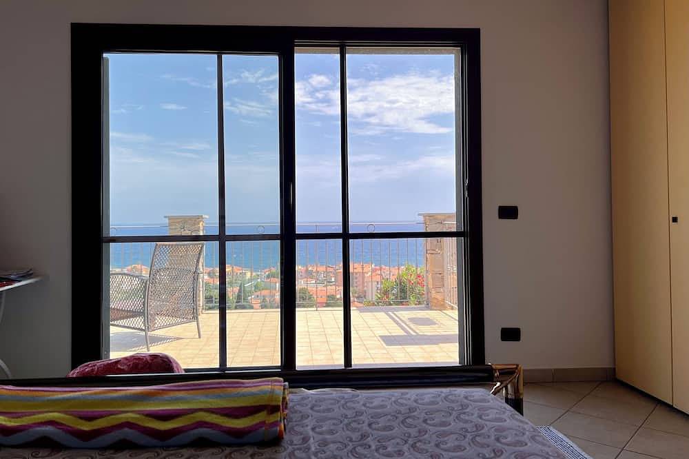 Villa Nemo, Liguria, perfetta vista mare e piscina privata, a 5 minuti dalla spiaggia in Riva Ligure, Riviera di Ponente