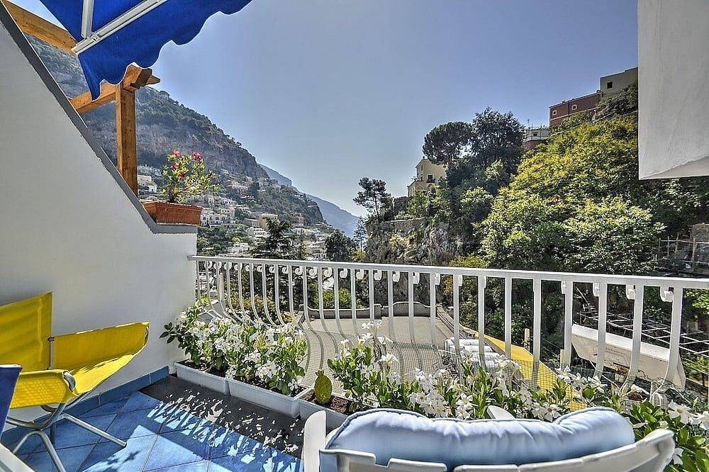 Casa Ginepro: Una gradevole ed accogliente casa indipendente situata nel centro di Positano. in Positano, Sorrento Coast