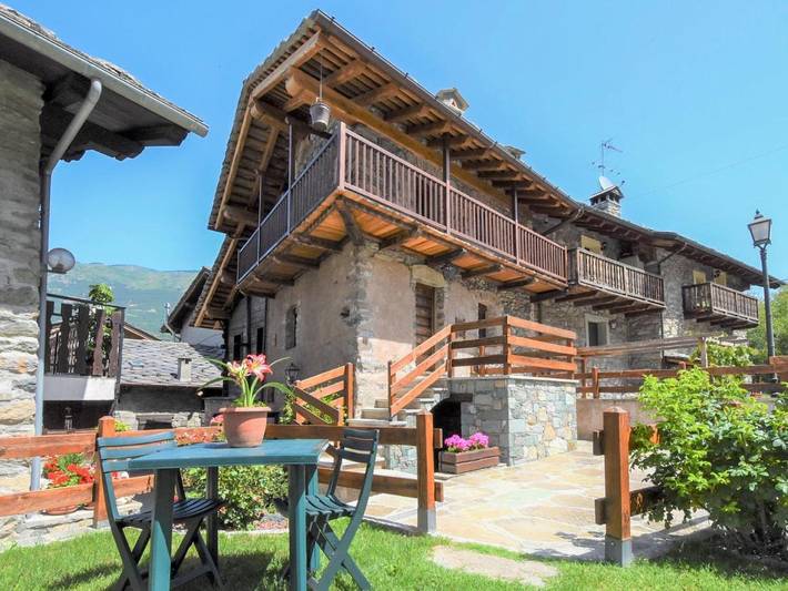 Gîte pour 4 personnes, avec Balcon et Jardin dans Fénis