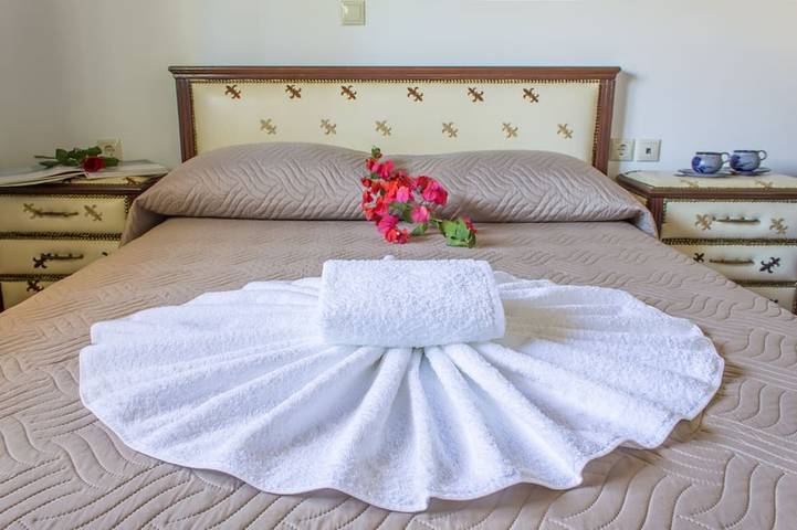 2 Bedroom Villa in Galatas with a lovely garden in Chania region