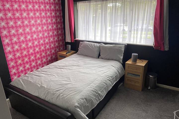 A real homely home close to Gatwick and the South East of England. in Crawley, Sussex de l'Ouest