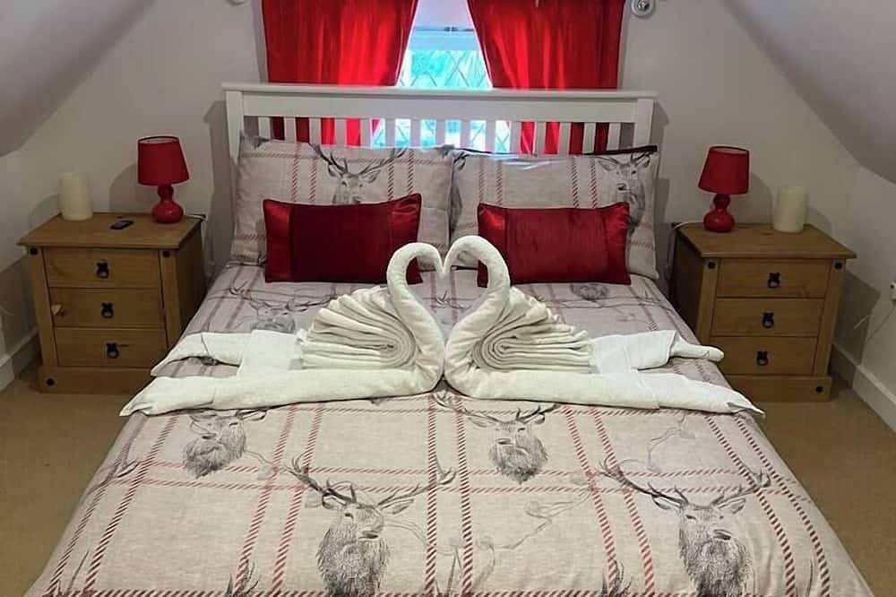 Thatched cottage with hot tub, games room, and garden – ideal for romantic breaks or family escapes in Burley, Hampshire