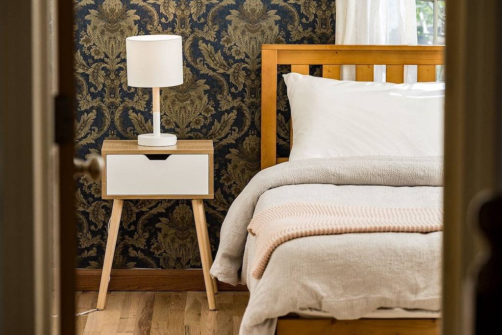 Owl Chalet - 1950's Cabin close to hiking, creek, and brewery! in Gilpin County