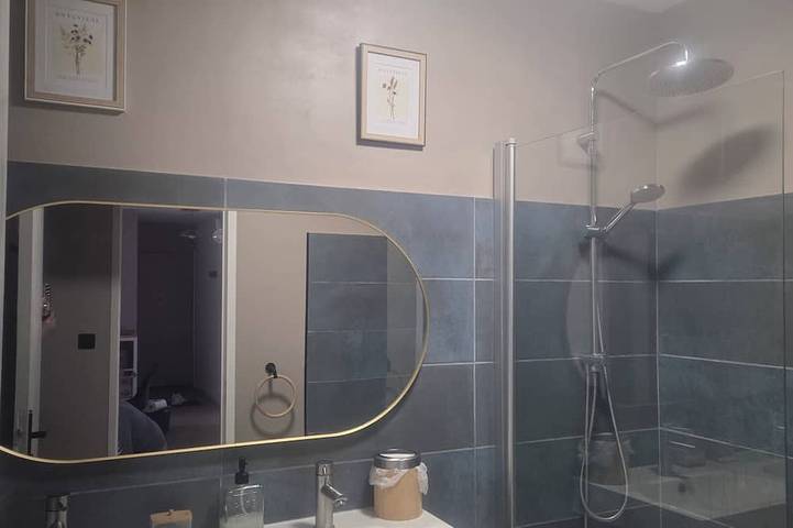 Apartamento entero, Large apartment in the center of Agen with air conditioning and private parking in Agén, Quercy