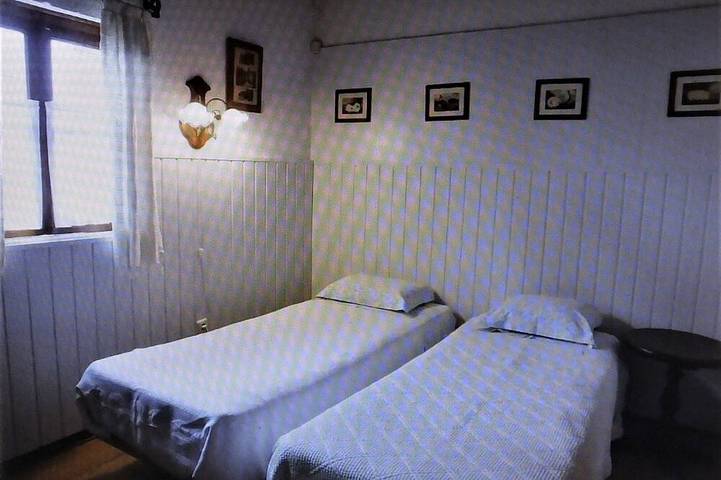 House by the river, quiet area, close to mountains, beaches and towns and walks in Soure, Coimbra District