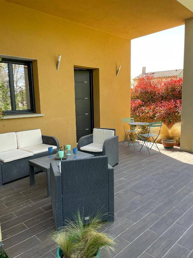 Gîte pour 2 personnes, avec jardin ainsi que vue et piscine à Colonzelle - 4