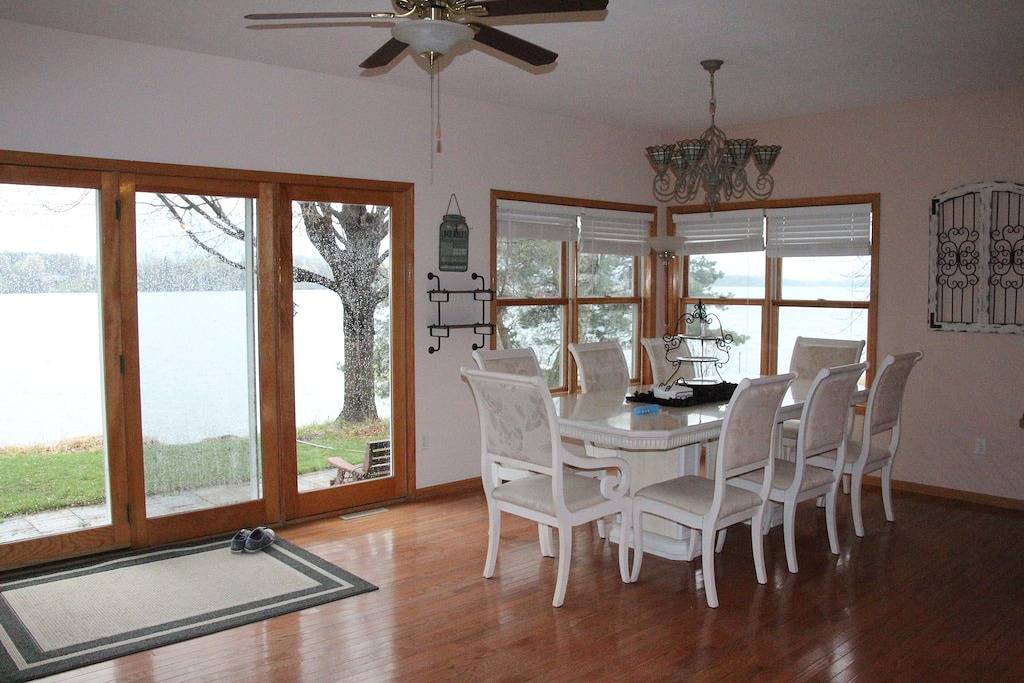 Wunderschön dekorierte Lake Home am Ufer des Rush Lake in der Nähe von Rush City in Chisago County