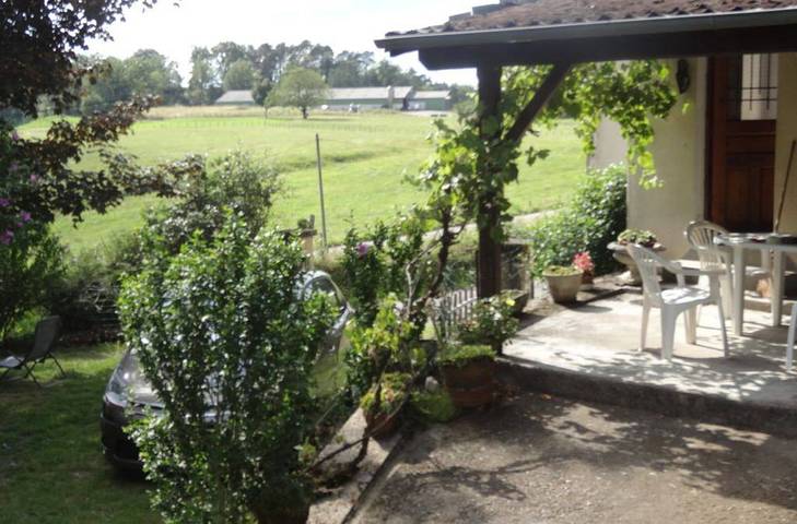 Gîte pour 7 personnes, avec terrasse à Teyssieu