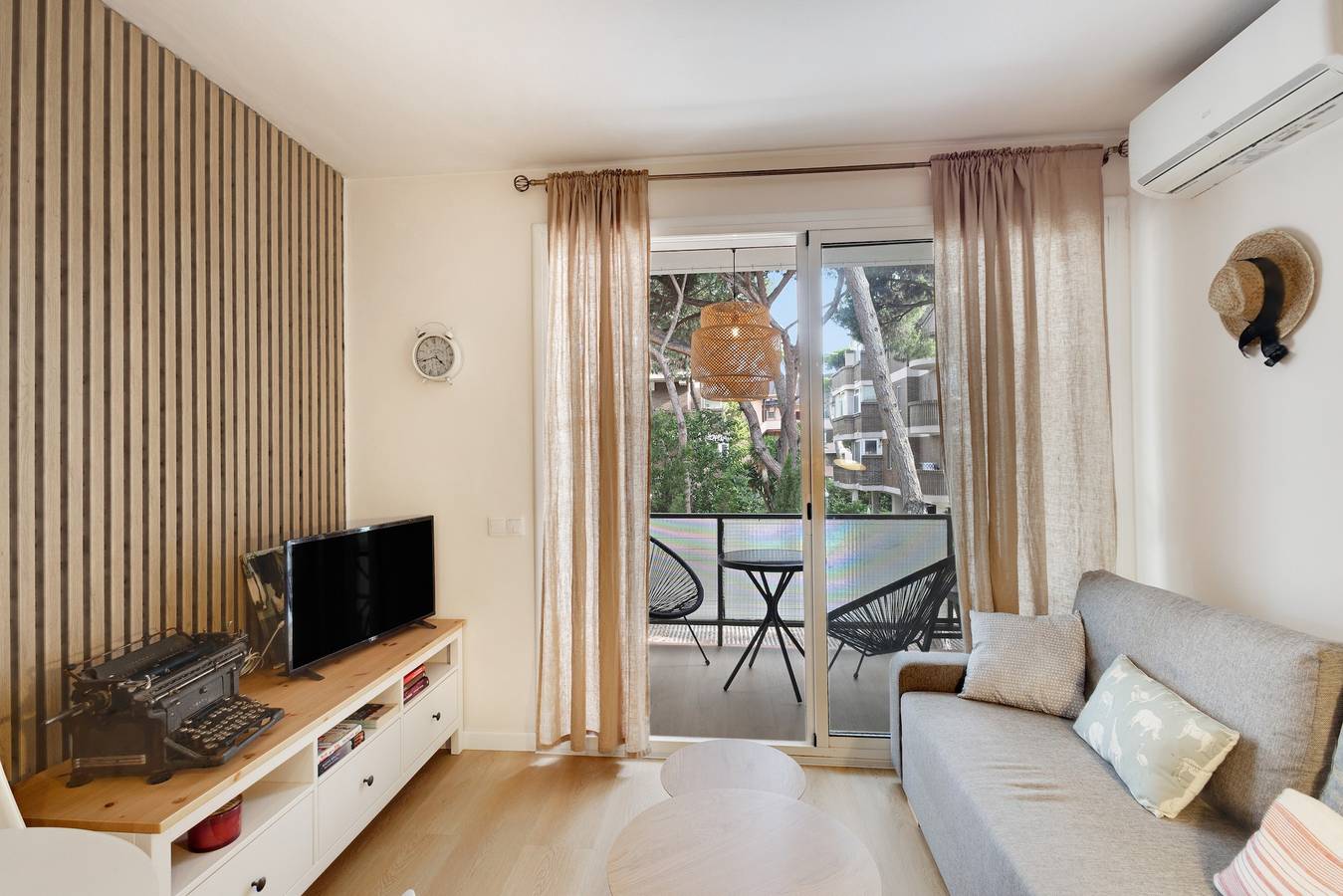 Entire apartment, Apartment 'Bonito Apartamento En Gava Mar' with Private Terrace, Wi-Fi and Air Conditioning in Gavà, Baix Llobregat
