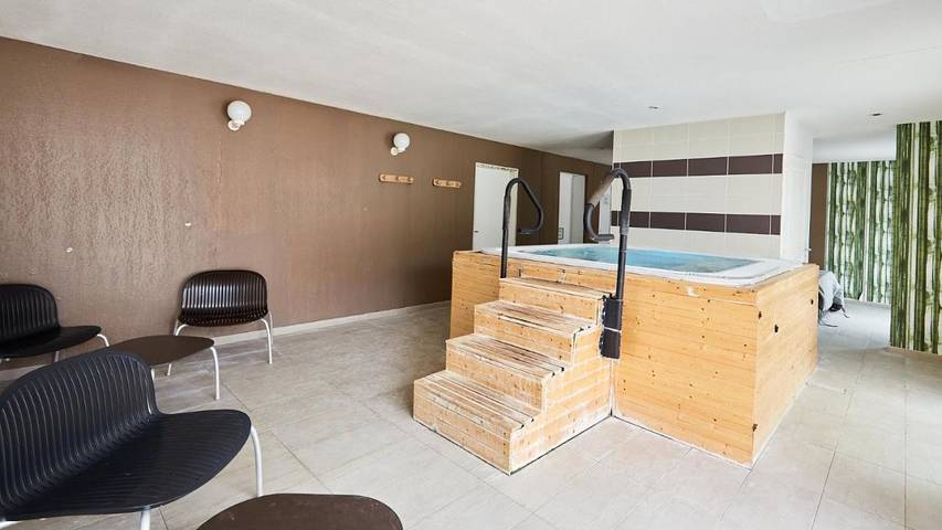 Parc de vacances pour 6 personnes, avec jardin et jacuzzi ainsi que piscine et terrasse, animaux acceptés en Normandie - 4