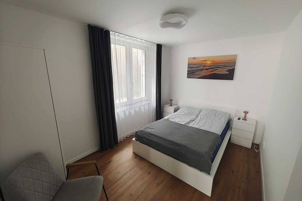 Ganze Wohnung, Gemütliche Ferienwohnung/Monteurzimmer mit eigenem Eingang & sehr gut angebunden in Löwenberger Land, Ruppiner Seenland