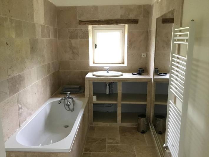 Chambre d’hôte pour 3 personnes, avec jardin et sauna ainsi que vue et piscine dans Yonne - 2