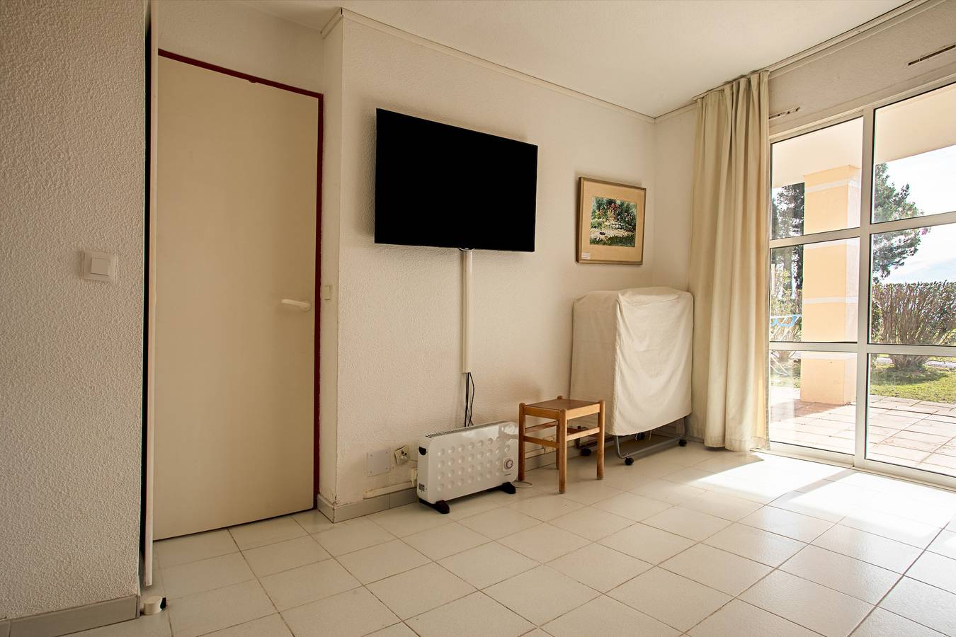 Appartement entier, Appartement "Coté Jardin, Villa De Cap Esterel", avec vue sur la mer, piscine partagée et Wi-Fi in Cap Estérel, Saint-Raphaël