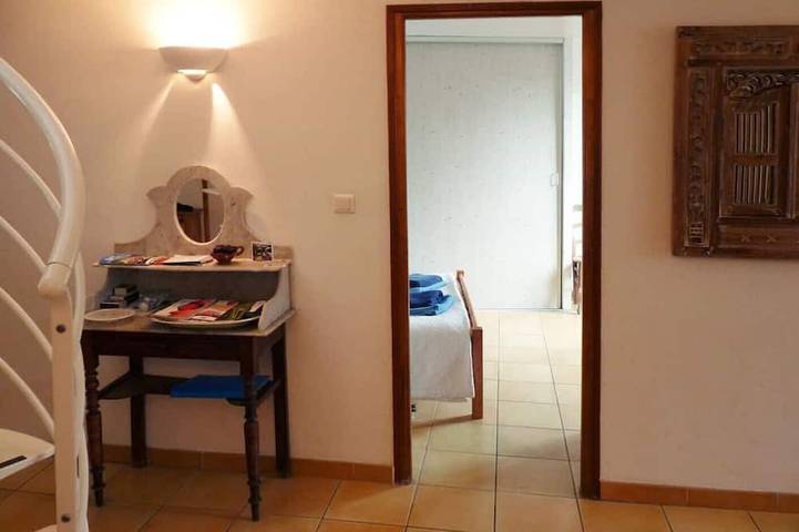 Gîte pour 4 personnes, avec terrasse et piscine dans Place aux Herbes - 2