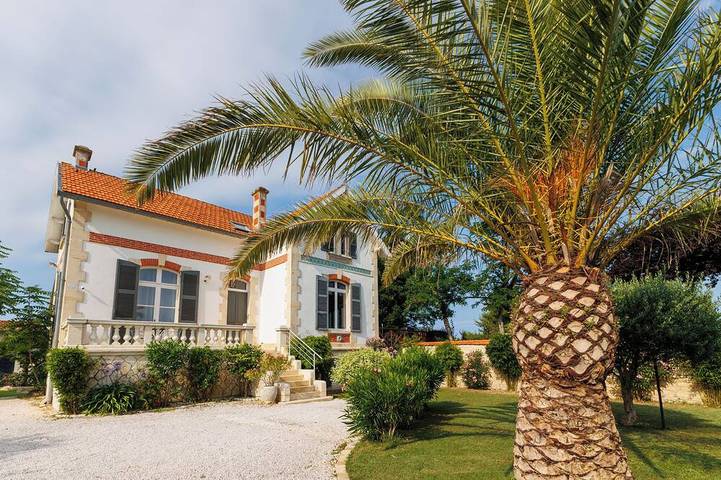 4 star villa with sea view, islands, natural area, private heated pool, spa in Port-des-Barques, Rochefort region