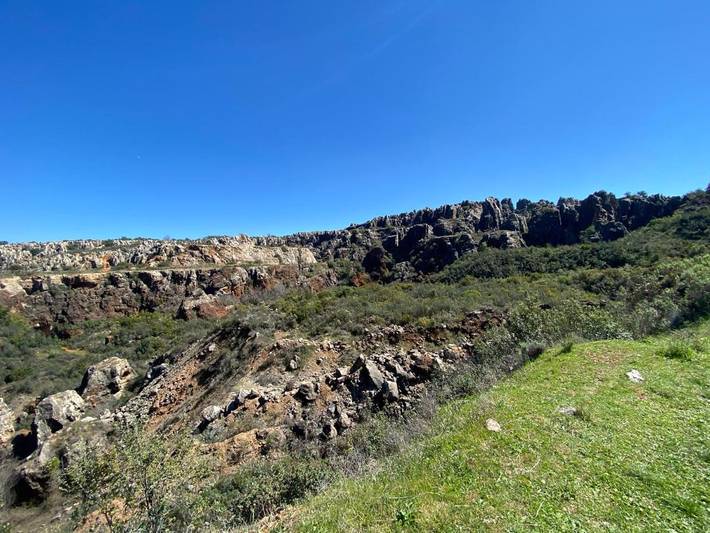 Casa de vacaciones para 8 personas, con jardín y balcón además de vistas y piscina en Sierra Norte de Sevilla - 4
