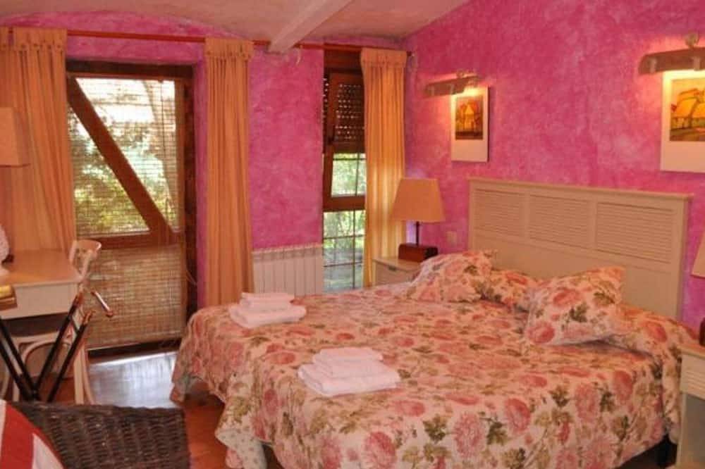 Apartamento entero, Apartamento 1 dormitorio - 4 personas: Con encanto y vistas bonitas al jardín. in Olmedo (Spain), Provincia de Valladolid