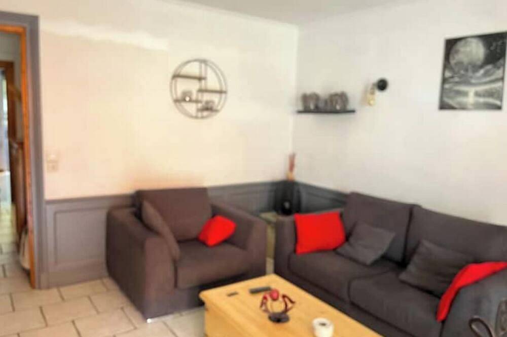 Ganze Wohnung, T3 ground-floor apartment with terraces, 300 m from the beach, access to all amenities, in Menton, Mittelmeerküste (Frankreich)