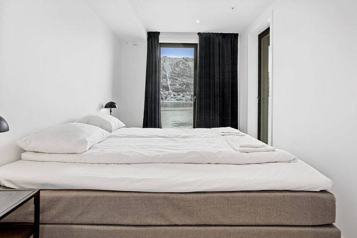 Ganze Wohnung, Arctic Panorama Waterfront Apartment in Tromsø