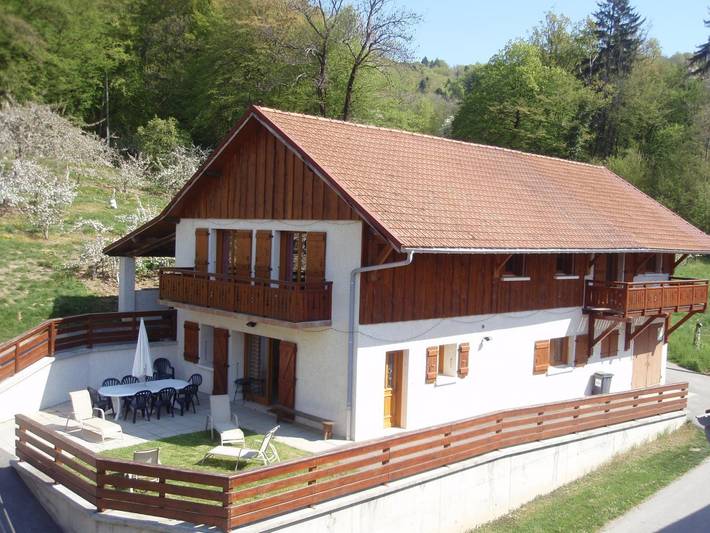 Gîte pour 10 personnes, avec Balcon ainsi que Terrasse et Jardin à Pallud