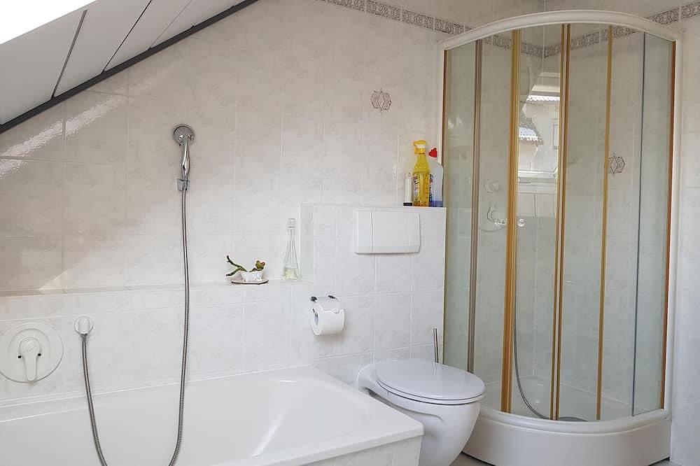 Ganze Wohnung, Ruhige Ferienwohnung ca. 90qm für 6 Personen in Seiferts, Ehrenberg