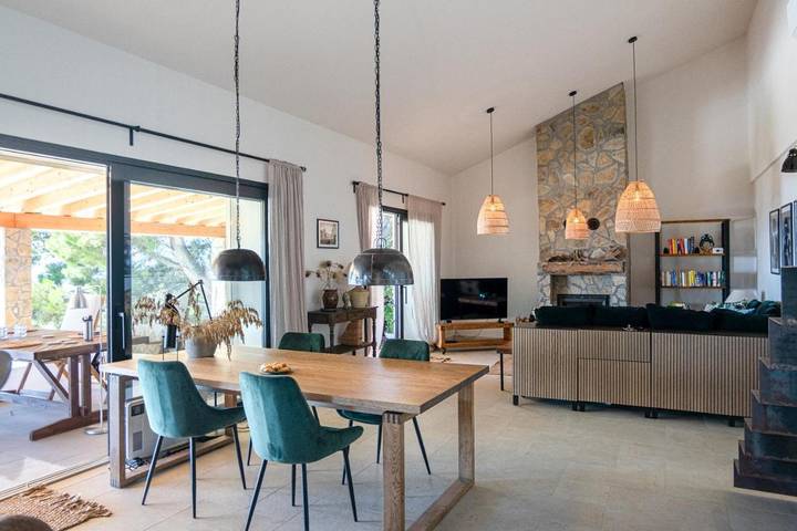 Appartamento per 4 persone, con terrazza e giardino nonché piscina e panorama in Collesano