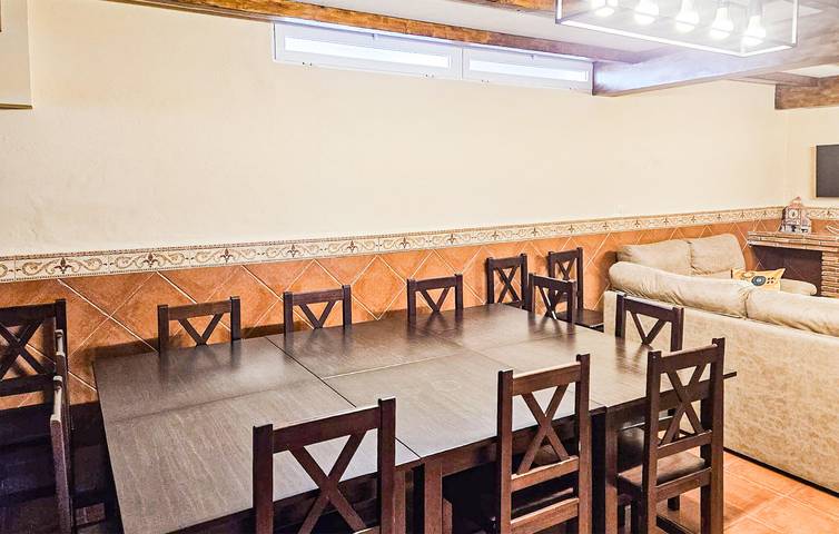 Encantador apartamento de 2 dormitorios con piscina, wifi y cerca de los lugares de interés de Rute in Rute, Sierras Subbéticas