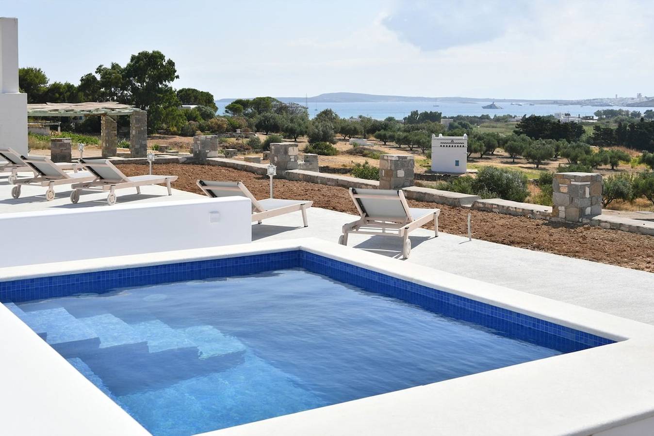 Happy  2-Bedroom sea view House, pool/jacuzzi! in Paros