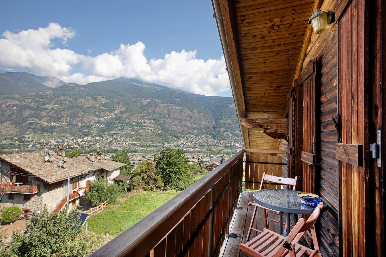 Ganze Wohnung, Ferienwohnung 'Casa Olma' mit Bergblick, privater Terrasse und Wi-Fi in Gressan, Comune di Gressan