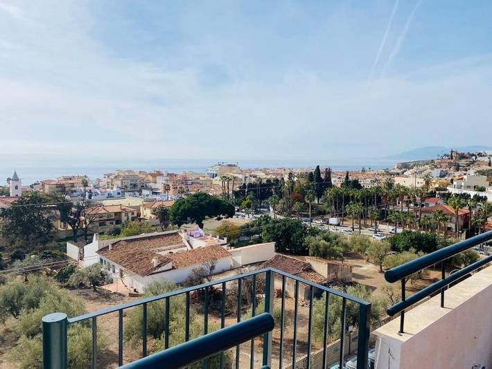 Ferienwohnung für 5 Personen, mit Balkon und Terrasse sowie Pool und Ausblick