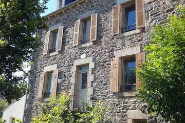Gîte pour 13 personnes, avec jardin dans Office De Tourisme De Saint Quay Portrieux