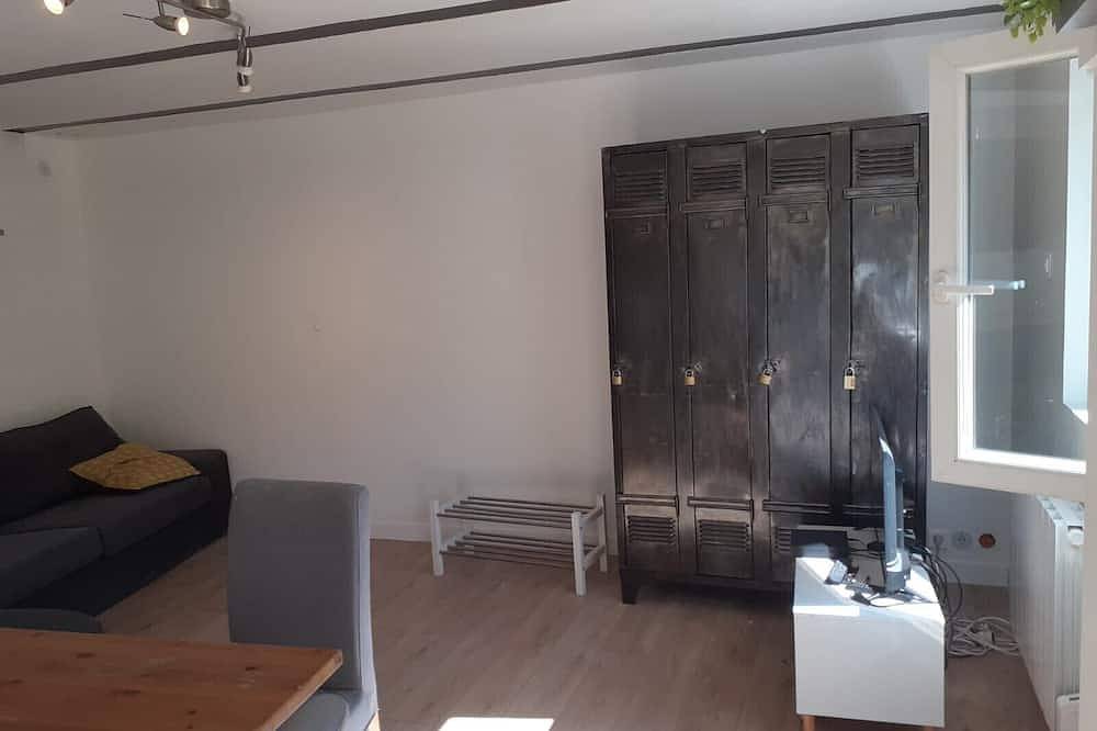 Apartamento entero, Alquiler-Clásico-Baño privado con ducha-Vista al Jardín-Chez Polo in Saint-Denis, Sena-Saint Denis