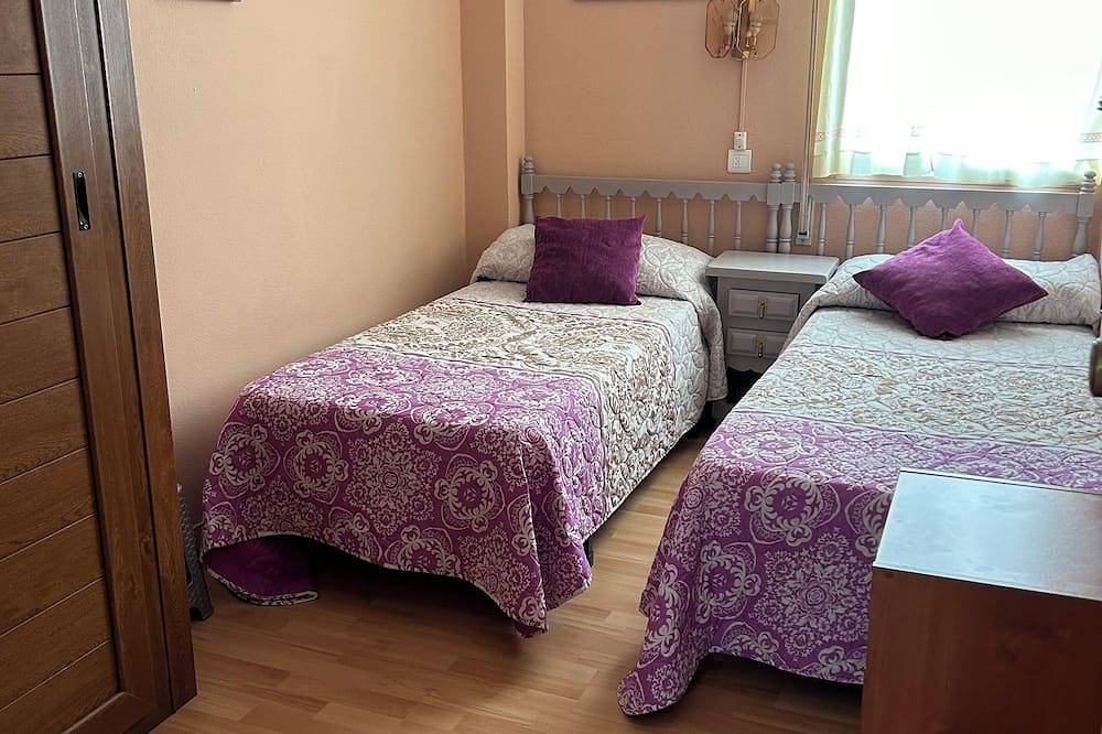 Ganze Wohnung, Apartamento playa las gaviotas. Primera linea de playa! in Praia da Gafa (Porto do Son), Porto do Son