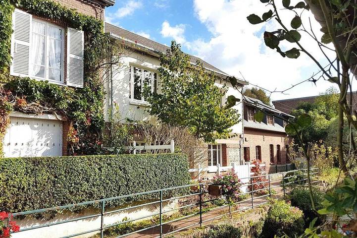 Location de vacances pour 10 personnes, avec Jacuzzi ainsi que Terrasse et Jardin dans Office De Tourisme De Veules Les Roses