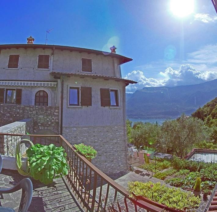 Ferienhaus für 5 Personen, mit Terrasse und Seeblick sowie Ausblick und Garten, mit Haustier in Tremosine - 2