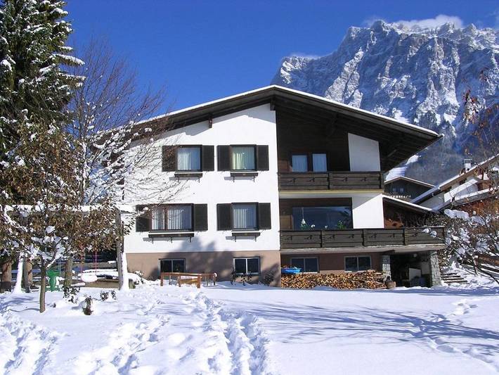 Ferienwohnung für 5 Personen, mit Garten und Terrasse in Ehrwald