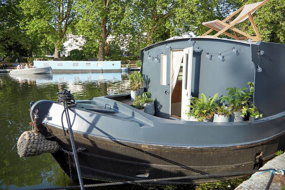 Boutique houseboat in central London. A calm oasis in the heart of the city. in London, South East England
