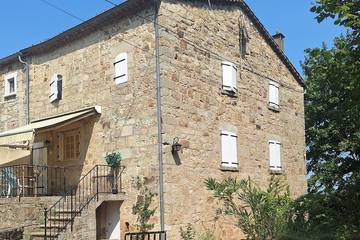 Gîte pour 6 personnes, avec jardin à Ribes