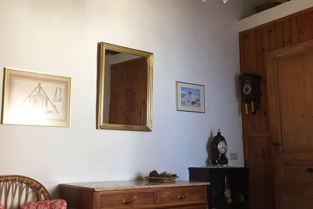Toscana Mediterranea, Charming House nel borgo medievale, per 4 persone in Campiglia Marittima, Costa degli Etruschi