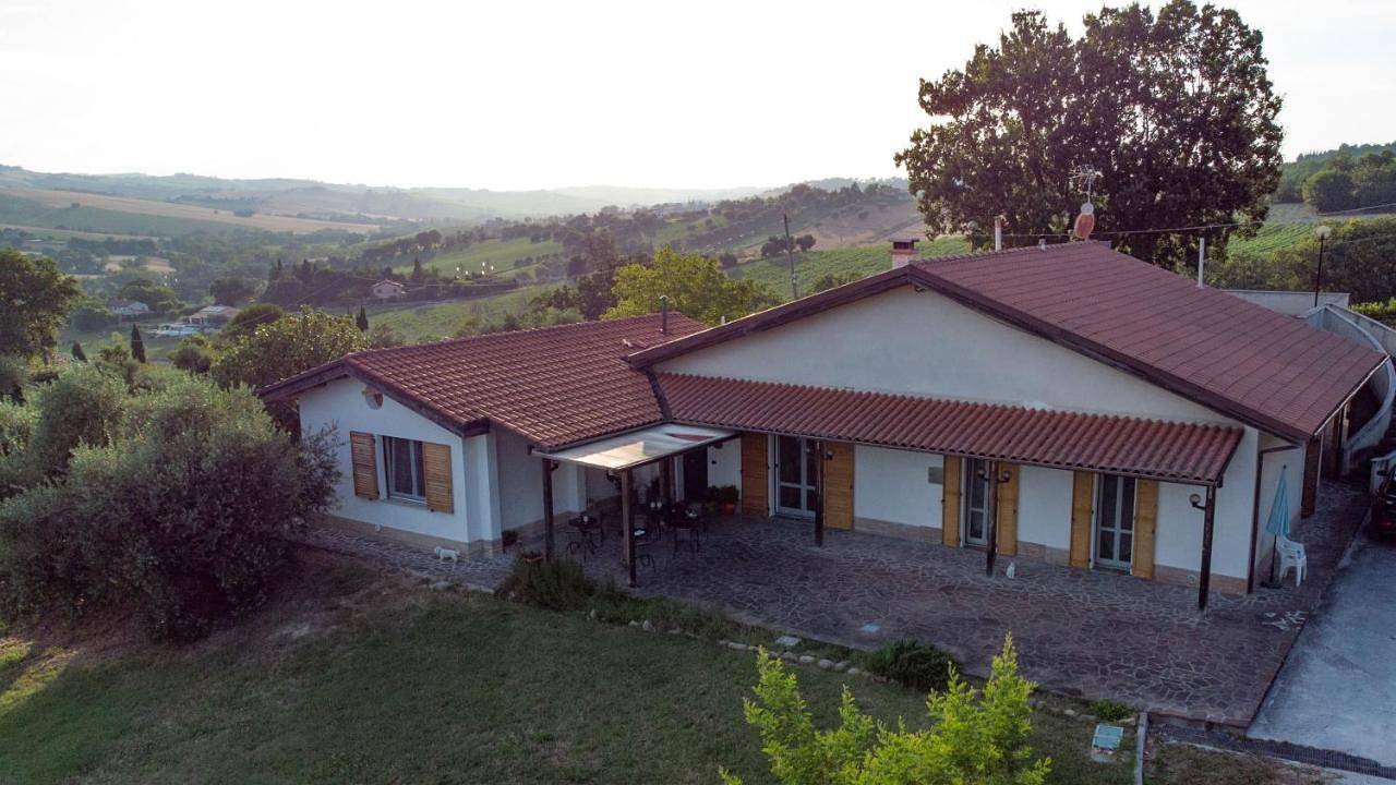 Single Room with Private Bathroom in Jesi, Ancona Provinz