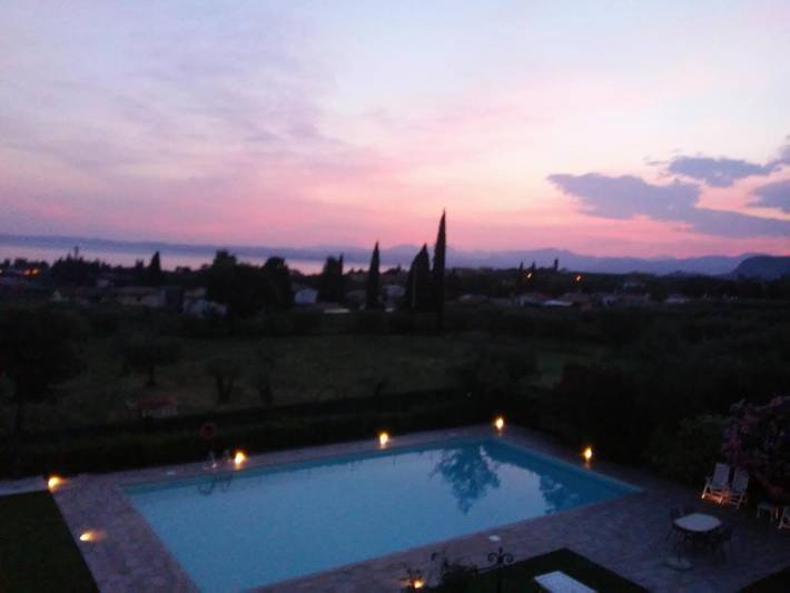 Ferienwohnung für 3 Personen, mit Ausblick und Garten sowie Seeblick und Pool in Bardolino