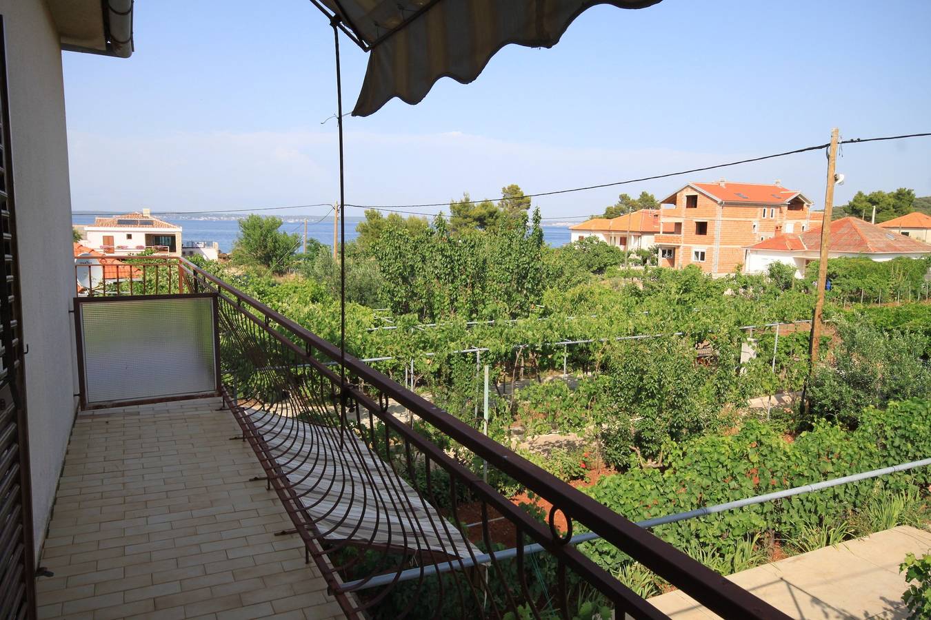 Apartamento entero, Apartamento de tres habitaciones con terraza y vista al mar Ugljan A-8264-a in Ugljan, Isla de Ugljan
