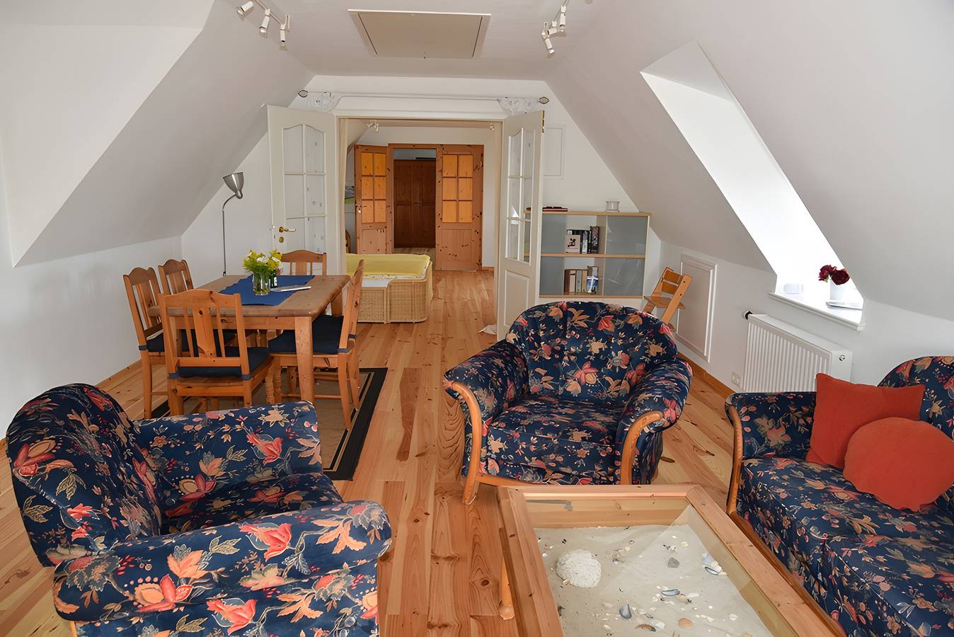 Ganze Wohnung, Ferienwohnung '2' mit Gemeinschaftsterrasse, Gemeinschaftsgarten und Wi-Fi in Pellworm, Nordfriesland
