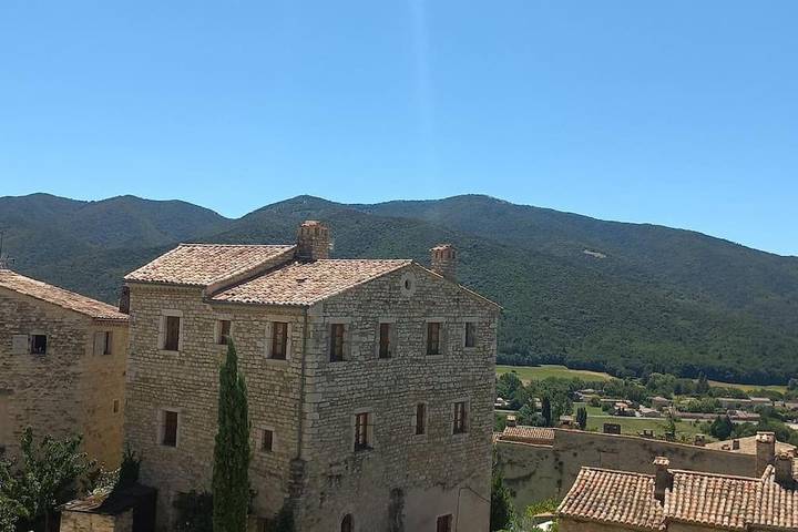 Location de vacances pour 7 personnes, avec Terrasse et Jardin ainsi que Piscine et Vue à Le Poët-Laval - 3